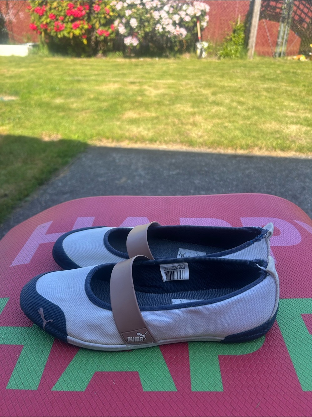 Puma Retro Women’s White and Navy Mary Jane Flats with Tan Strap shoes Size 10